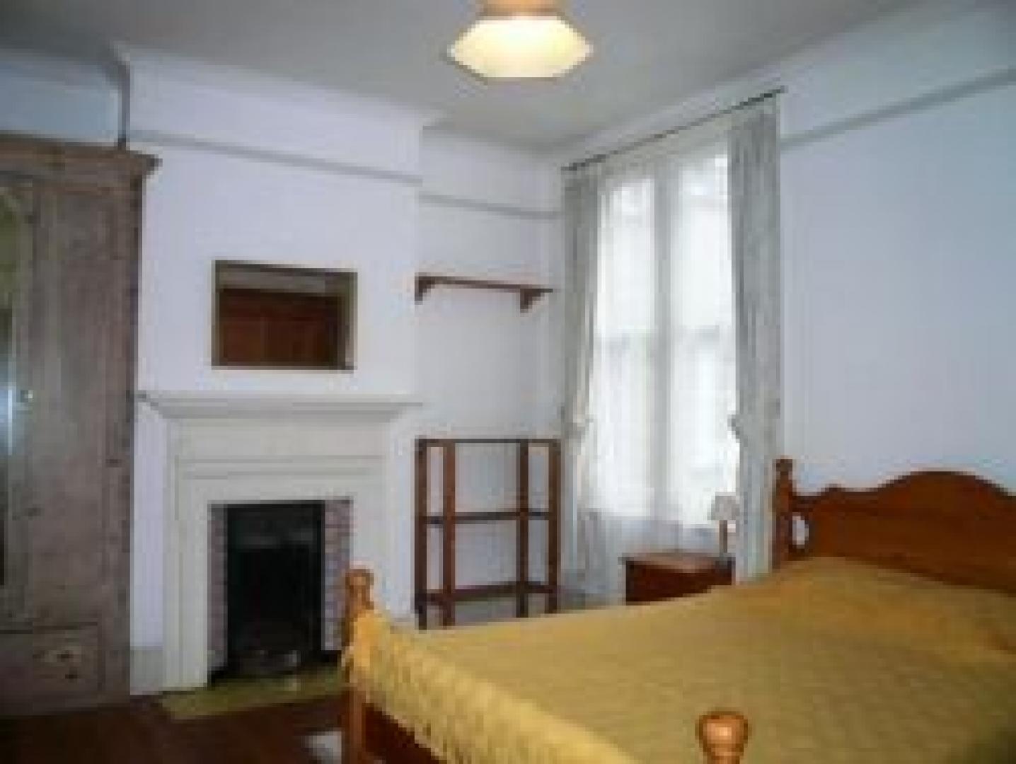 			2 Bedroom, 1 bath, 1 reception Flat			 Stanhope Avenue, FINCHLEY CENTRAL